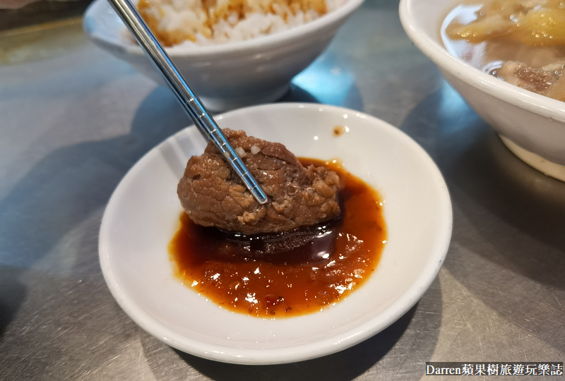 台北萬華美食|華西街當歸豬腳(捷運龍山寺站美食)/60年台北豬腳麵線推薦/華西街小吃