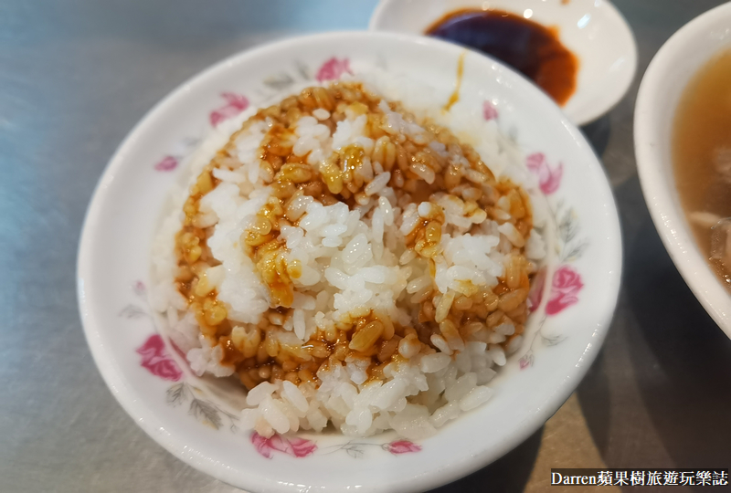 台北萬華美食|華西街當歸豬腳(捷運龍山寺站美食)/60年台北豬腳麵線推薦/華西街小吃