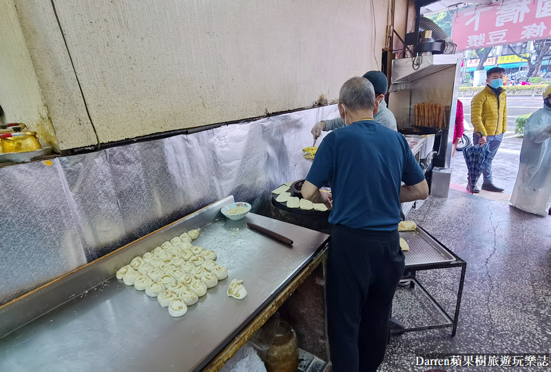 萬華美食|原西園橋下燒餅油條/在地超佛銅板美食捷運龍山寺美食(菜單價位)