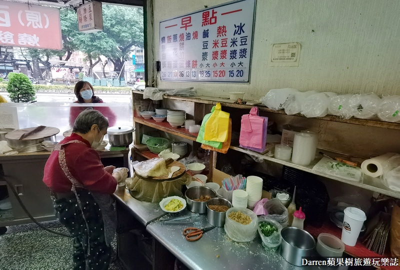 萬華美食|原西園橋下燒餅油條/在地超佛銅板美食捷運龍山寺美食(菜單價位)