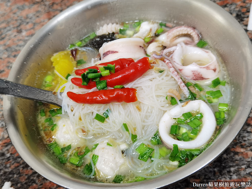 花蓮美食,花蓮必吃,花蓮隱藏美食,花蓮排隊美食,單一純賣雞湯小卷米粉,單一純賣雞湯小卷米粉菜單,花蓮小卷米粉,花蓮小吃