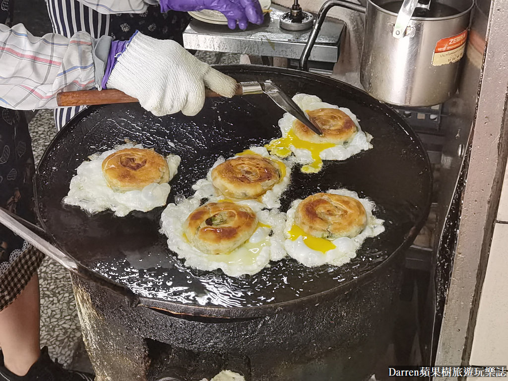 基隆美食|周家蔥油餅/在地50年早餐店/基隆蔥油餅推薦(菜單價錢)