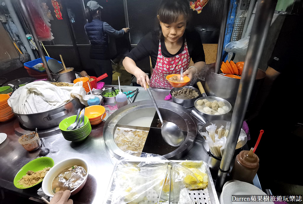 三條路油飯排骨酥湯,三條路油飯＆排骨酥湯菜單,三條路油飯排骨酥湯營業時間,萬華美食,萬華小吃,萬華隱藏美食,龍山寺美食,萬華早餐,萬華在地美食,萬華宵夜